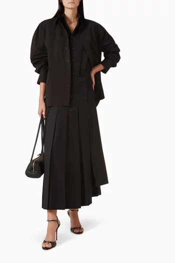 تنورة متوسطة الطول بأجزاء بطيّات