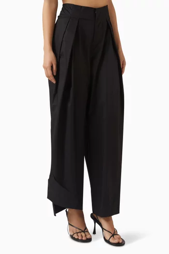 بنطال بحواف مطوية