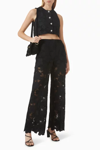 بلوزة آمي قصيرة مزينة بتطريزات دانتيل