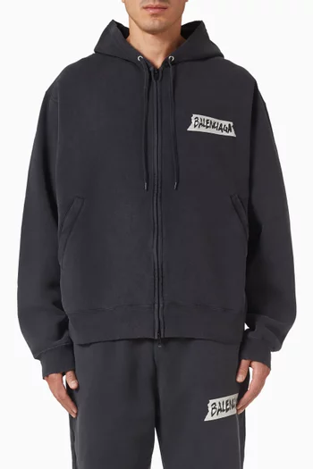 كنزة بغطاء رأس فضفاضة بسحّاب وشعار الماركة بتصميم شريط لاصق صوف سريع الجفاف