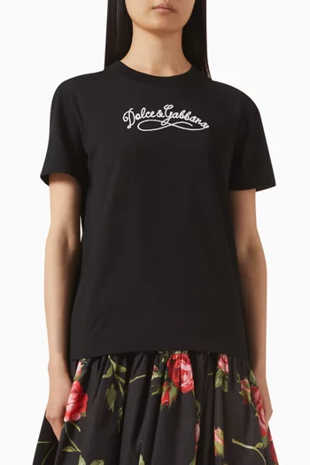 تي شيرت مطرز بشعار الماركة قطن وجيرسيه