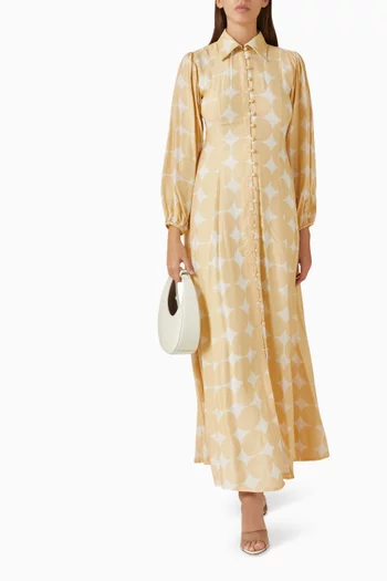 فستان طويل مزين بنقشة