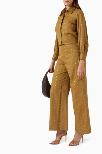 بنطال بقصة واسعة وتطريزات