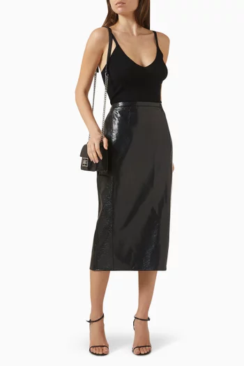 بلوزة بفتحة رقبة على شكل حرف V‏ من نسيج مضلع