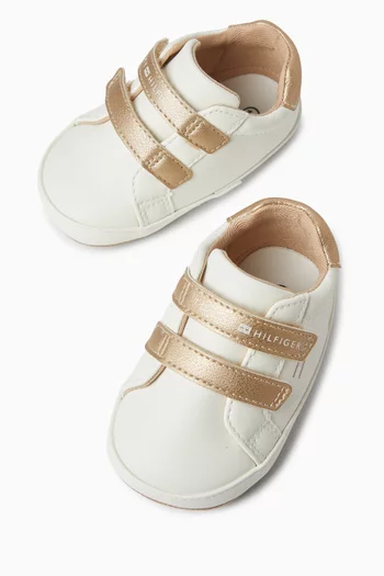 سنيكرز بشعار الماركة