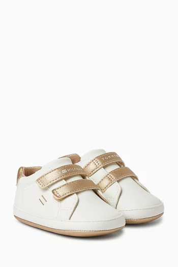 سنيكرز بشعار الماركة