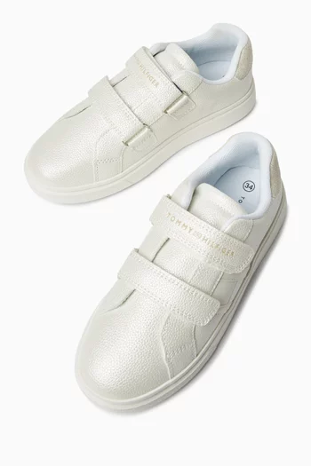 سنيكرز بشعار الماركة