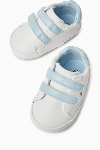 سنيكرز بشعار الماركة