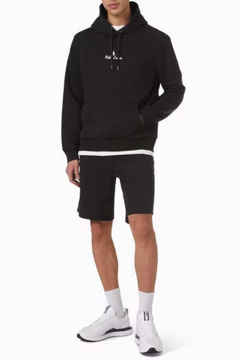 كنزة بغطاء بشعار الماركة وحياكة مزدوجة