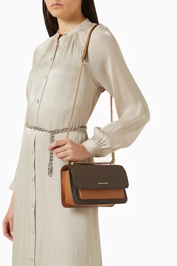 حقيبة كتف كلير كبيرة قنب بنقشة شعار الماركة