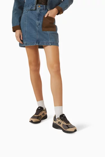 سنيكرز 2002 جلد