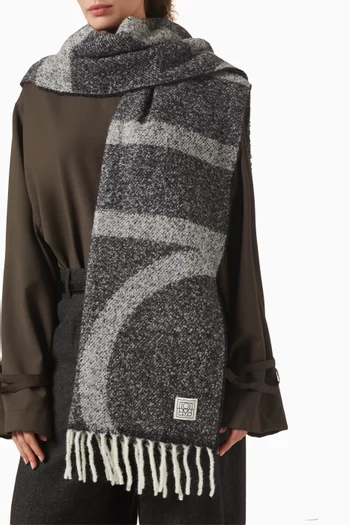 وشاح بنقشة شعار الماركة صوف جاكار