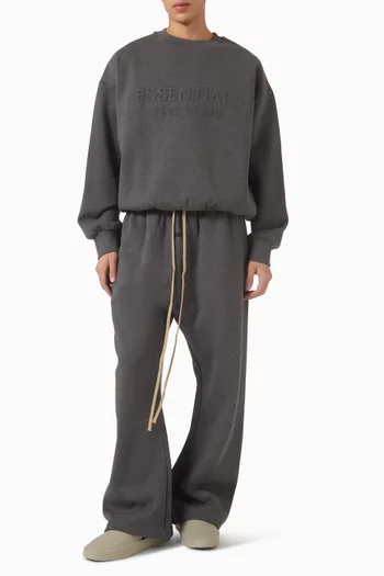 سويت شيرت كلاسيكي بفتحة رقبة مستديرة وشعار الماركة البارز صوف