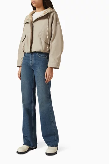 جاكيت أوكالبتوس بغطاء رأس وتصميم قصير مبطّن بالزغب