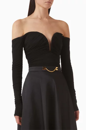 بودي سوت بدرابيه وأكتاف مكشوفة