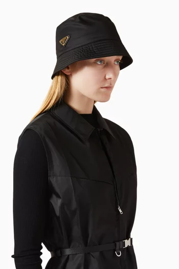 قبعة باكيت بشعار الماركة على شكل مثلث نايلون معاد تدويره