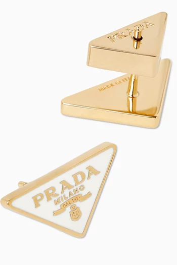 أقراط بتصميم شعار الماركة مطلية بالمينا معدن بلون ذهبي