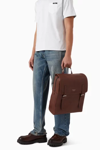 حقيبة ظهر بشعار الماركة جلد