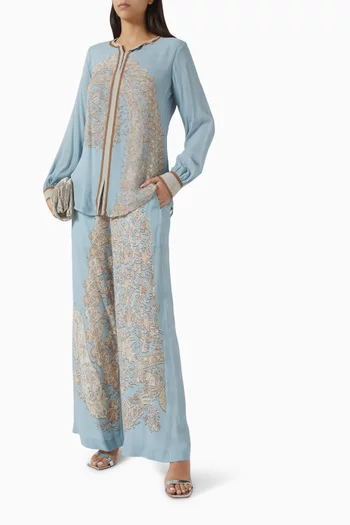 طقم متناسق مزين بنقشة