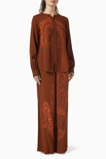 طقم متناسق مزين بنقشة