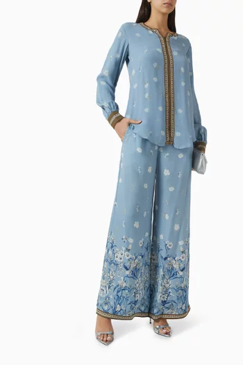 طقم متناسق مزين بنقشة