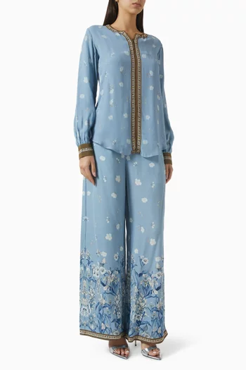 طقم متناسق مزين بنقشة