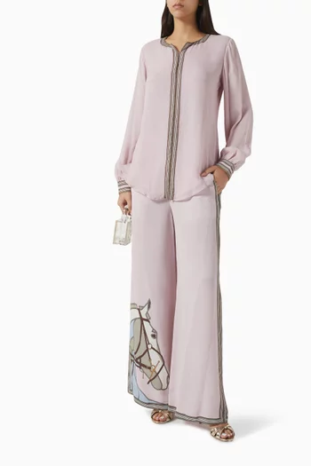 طقم متناسق مزين بنقشة