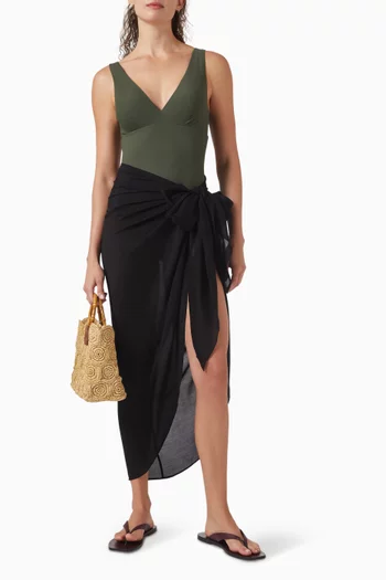 سارونغ كريمونا برباط في الأمام رايون فوال