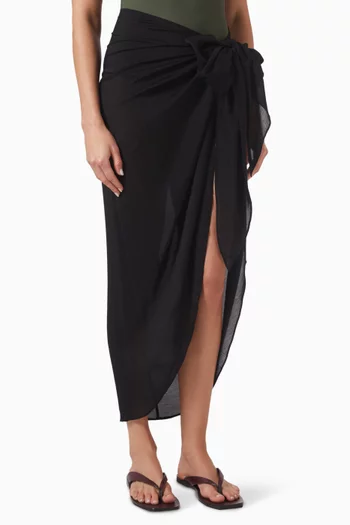 سارونغ كريمونا برباط في الأمام رايون فوال