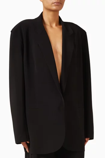 جاكيت اس بي بقصة فضفاضة