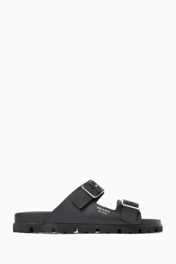 حذاء مفتوح بشعار الماركة مطاط