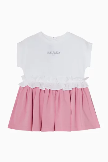 فستان بكشكش وشعار الماركة قطن