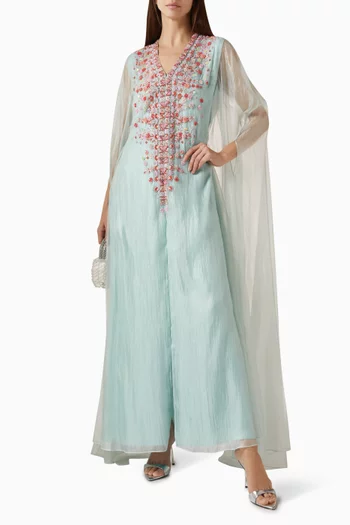 فستان بكاب وتطريزات بالخرز