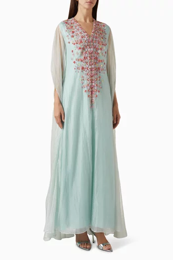 فستان بكاب وتطريزات بالخرز