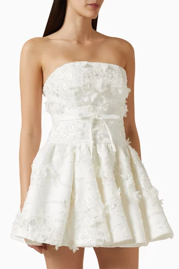 فستان قصير بصدرية بلا حمالات ومطرز