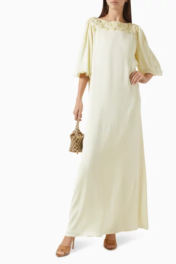 قفطان مزين بتطريزات ستان