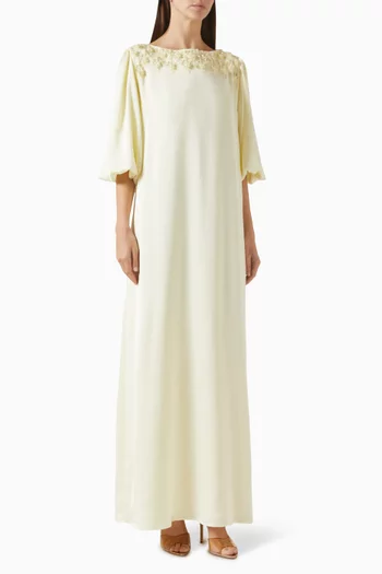 قفطان مزين بتطريزات ستان