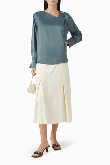 بلوزة بحلية معدنية ستان