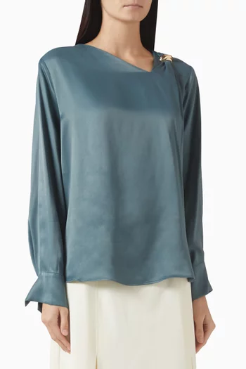 بلوزة بحلية معدنية ستان