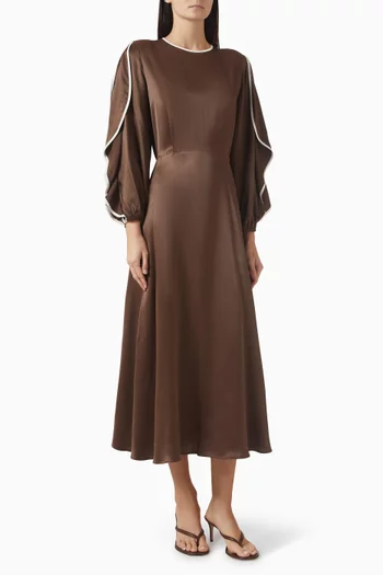 فستان متوسط الطول بشريط زينة ملفوف بلون مغاير