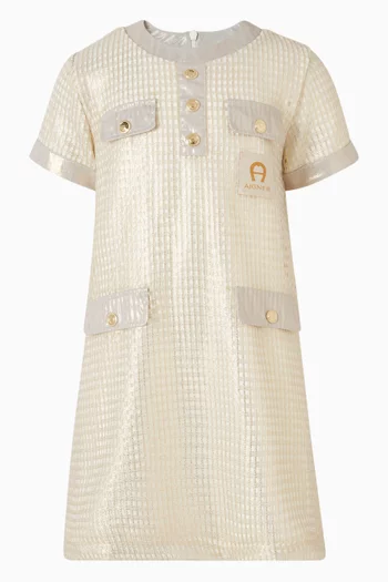 فستان بشعار الماركة