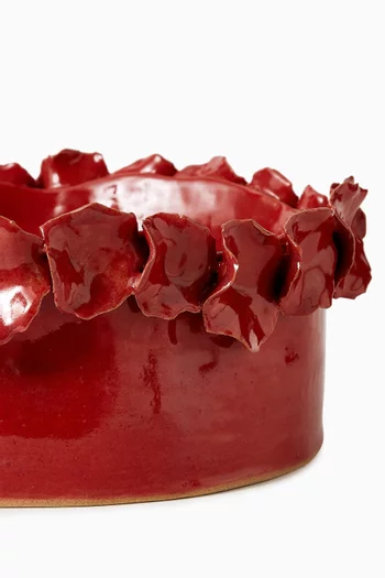 طبق صغير مزين ببتلات زهور خزف