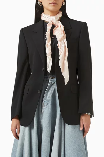 وشاح بشعار حرفي BB بملمس بارز حرير جاكار