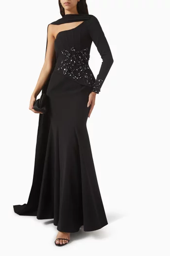 فستان سهرة بكاب مزين بتطريزات