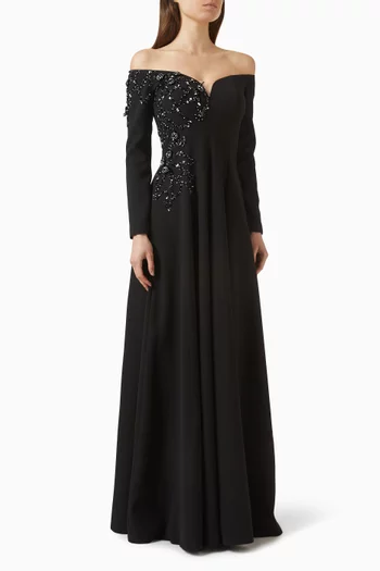 فستان مقسم لأجزاء بأكتاف مكشوفة