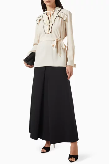 بلوزة بأكمام طويلة وكشكش