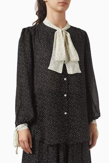 بلوزة برباط ونقشة