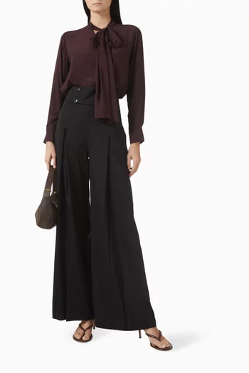 بلوزة برباط حرير وستان