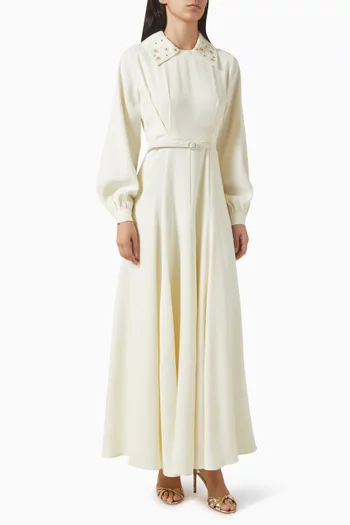 فستان بياقة مطرزة