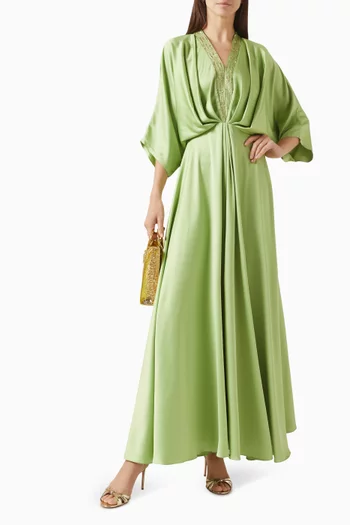 فستان بدرابيه وتطريزات بالترتر كريب وحرير